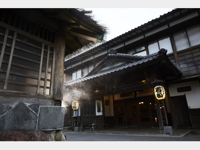 割烹旅館　若松 玄関