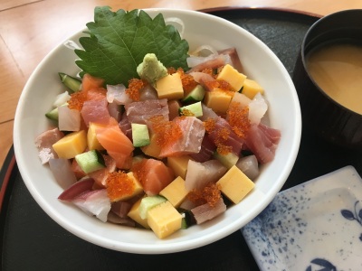 朝食　バラちらし丼