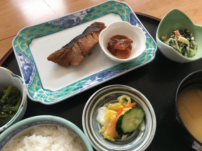 朝食　煮魚定食