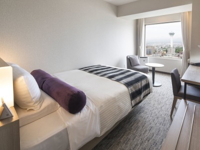 コンフォートダブル(18平米)　140cm幅のベッド1台