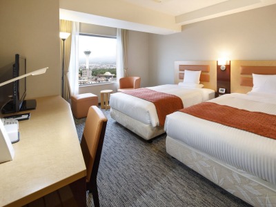 スーペリアツイン(27平米)　120cm幅 ベッド2台　エキストラベッド1台追加で最大3名様まで