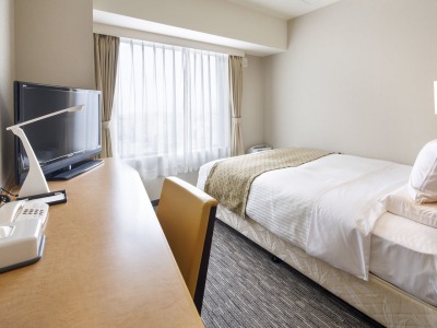 スタンダードダブル(15平米)　140cm幅のベッド1台