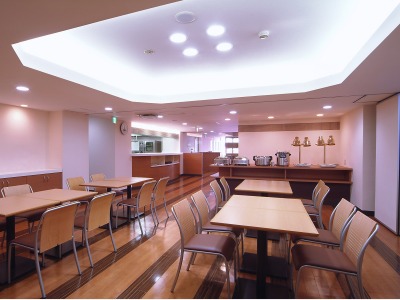 朝食会場（２階、６：３０～９：００、和洋バイキング）