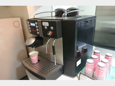 朝食コーヒーマシン（挽きたてのコーヒーをお楽しみください♪）