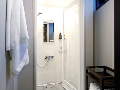 Shared Bathroom　※シャワーのみ