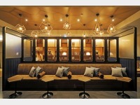 ���E���W