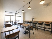 ���E���W