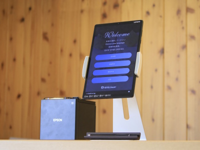 【フロント】スマートなチェックインで、お手続きいただきます。スタッフもフロントでご案内いたします。
