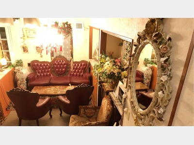 談話スペースとして。ご寛ぎ下さいませ。