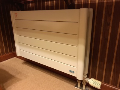 ■パネルヒーター■  バス・トイレ付のお部屋の暖房設備としてパネルヒーターもございます。（冬季限定）個別調整可能です。