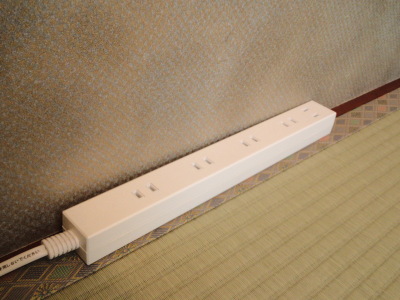 電源タップ : 全室に備わっております。
