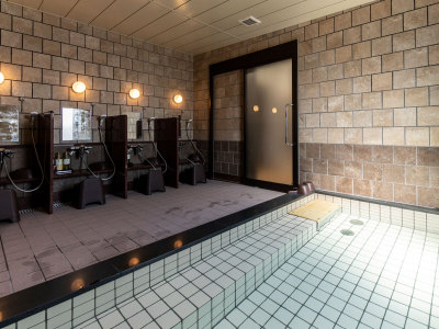 1階には宿泊者様専用の男女別浴場も完備！