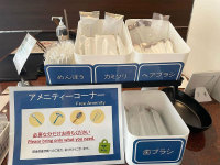 �y�Z���t�A���j�e�B�o�[�z���u���V�Ȃǂ̃A���j�e�B�́A�t�����g���ɂ��p�ӂ��Ă���܂�