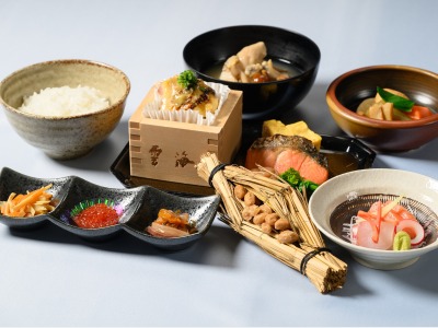 朝食イメージ（15品目の新鮮サラダビュッフェ）