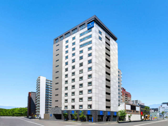 ホテルマイステイズ札幌駅北口 【施設】外観／北海道の玄関口・札幌にあり、JR札幌駅北口より徒歩2分の駅近ホテル