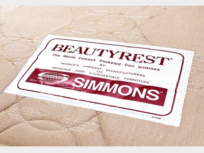 全室シモンズ製ポケットコイルマットレスを採用