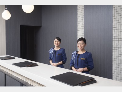 【フロント】フロントは1階にございます。