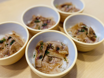 朝食イメージ（豚丼）