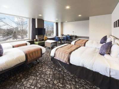 【客室】スーペリアファミリールーム（50㎡）／ベッドサイズ横幅120㎝×2台（追加ベッド2台）