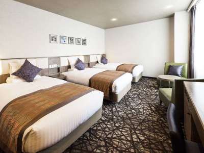 【客室】スタンダードトリプル（26㎡）／ベッドサイズ横幅110㎝×3台・無料Wi-Fi・テレビ付