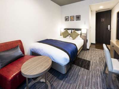 【客室】スタンダードダブル（14㎡）／ベッドサイズ横幅140㎝・無料Wi-Fi・テレビ付