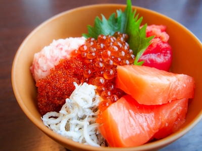 31階スカイレストラン「Hareus～ハレアス」の朝食ブッフェイメージ～海鮮丼～