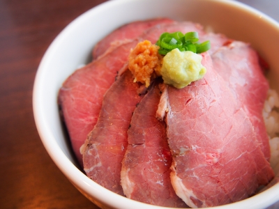 31階スカイレストラン「Hareus～ハレアス」の朝食ブッフェイメージ～ローストビーフ丼～