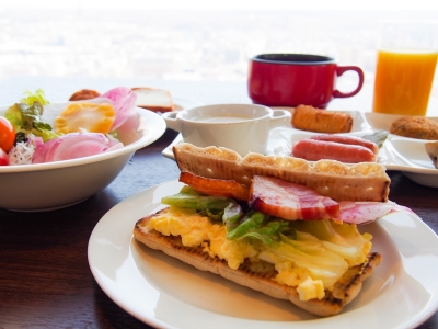 31階スカイレストラン「Hareus～ハレアス」の朝食ブッフェイメージ～無限サンド～