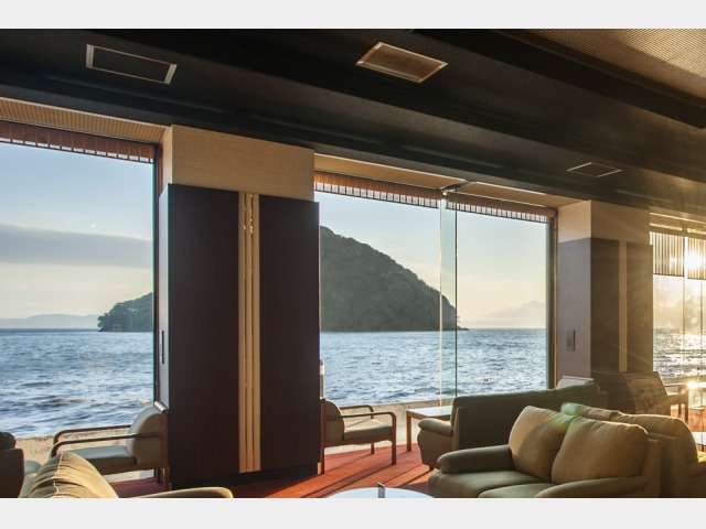 絶景の宿　浅虫さくら観光ホテル ロビー