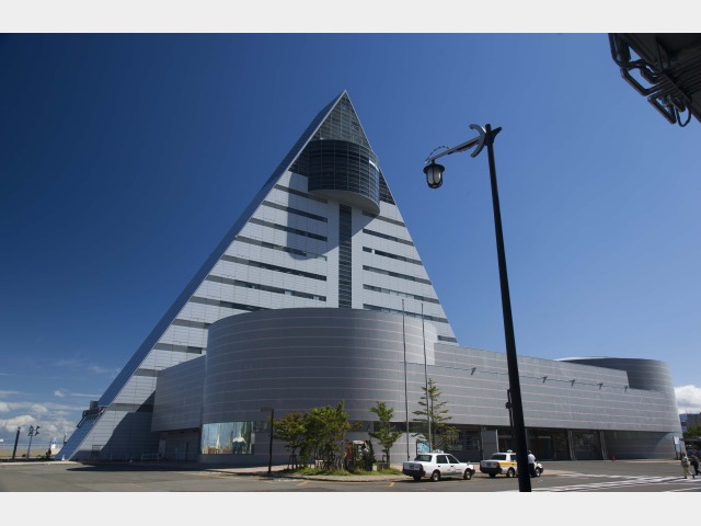 青森駅周辺情報 観光物産館アスパム