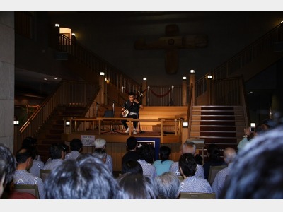 毎晩20時30分から1階ロビー舞台で、津軽三味線ライブを開催。