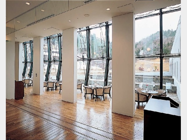 亀の井ホテル　青森まかど ラウンジはまなす