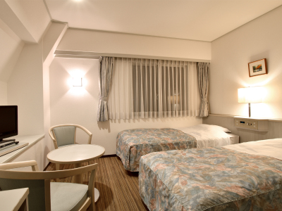 【ツイン一例】シンプルなお部屋。19型液晶TV・Wi-Fi接続も可能です☆