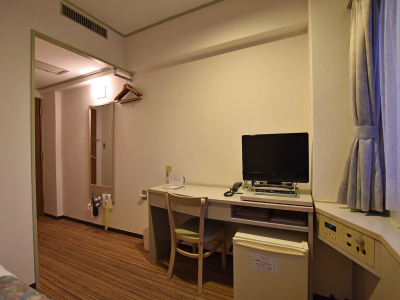 【シングル一例】液晶TV・衛星放送・Wi-Fi接続可能・冷蔵庫完備。