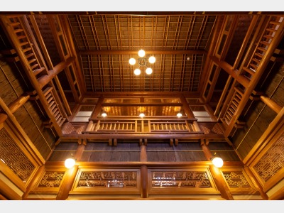 本館玄関吹き抜け