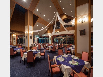 メインダイニング「ラ・タヴェル」