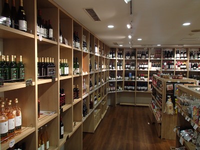売店「あおもり商店」ワインコーナー