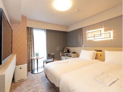 【コンパクトツイン】大きなデスクはございません。