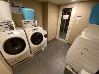 5階にはランドリールームもございます。長期滞在に便利です。
