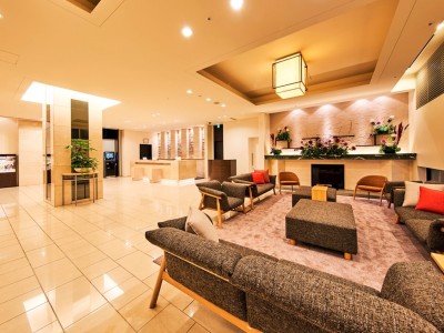 明るく開放的なロビー