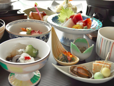 【ご夕食の一例】三陸の旬鮮をふんだんに使った当館自慢のお料理