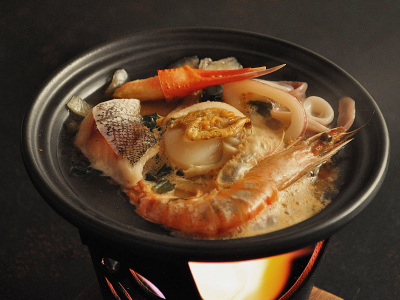 【ご夕食の一例】三陸の豊かな海鮮を楽しめる三陸海鮮陶板焼き