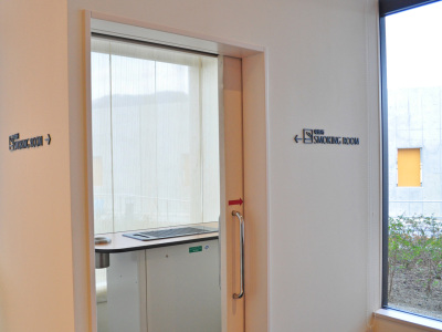 【喫煙所】お部屋は全室禁煙です。1Fの喫煙所をご利用ください。