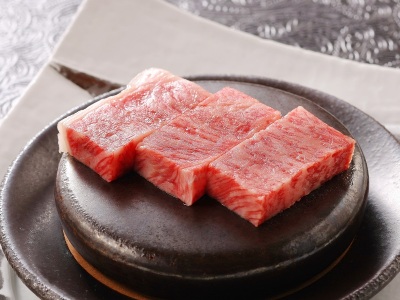 夕食メイン一例　いわてのブランド「前沢牛」サーロインステーキ