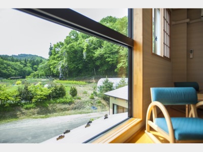 客室から、菜園を望む