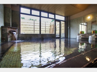 源泉かけ流し　大浴場