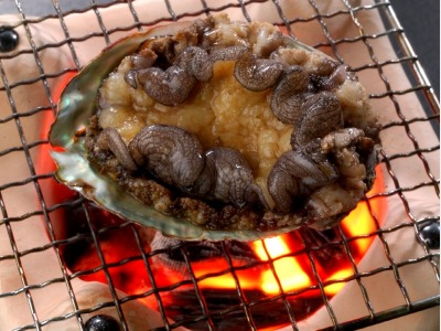 三陸の代表的な名物料理「鮑の踊り焼き」（料理イメージ）
