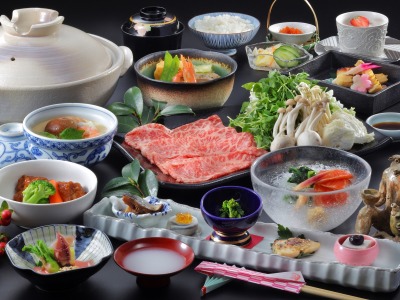 旬の地場産食材を厳選した会席料理（イメージ）