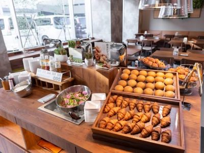 焼きたてパン　無料朝食