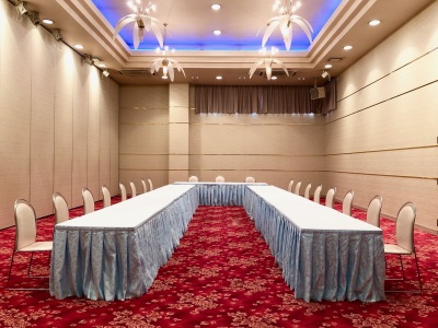 多目的ホール一例